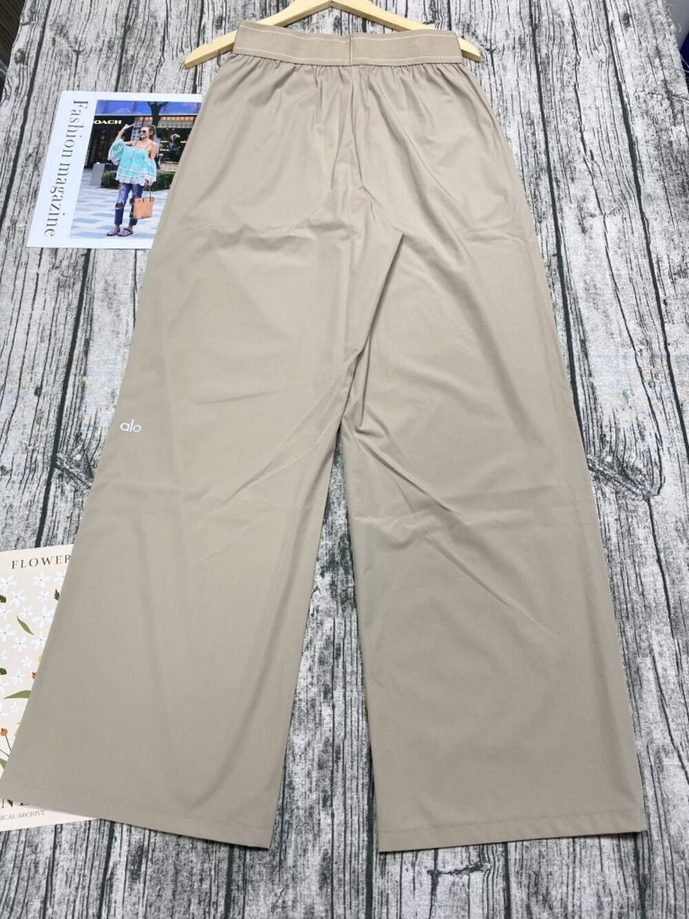 🍎ALO Yoga Suit Up Trouser Brand New Gravel Wide Leg🤩Regular 30" Inseam Length - Picture 6 of 8